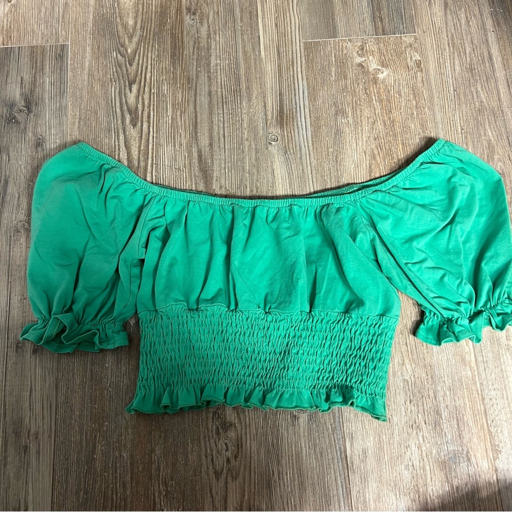 Ruffle sleeve crop top